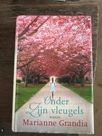 Onder Zijn Vleugels - Marianne Grandia, Ophalen of Verzenden, Zo goed als nieuw, Nederland