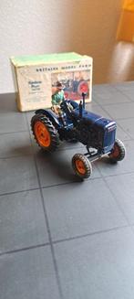 Britains fordson 128f in doos, Hobby en Vrije tijd, Modelauto's | 1:32, Ophalen of Verzenden, Zo goed als nieuw, Tractor of Landbouw