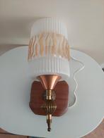 Oude wandlamp melkglas,teakhout, Ophalen of Verzenden