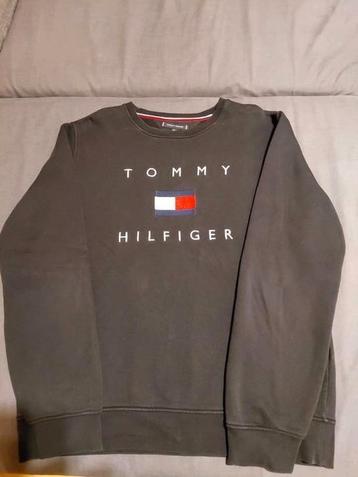 Zwarte sweater van Tommy Hilfiger" maat XL. beschikbaar voor biedingen