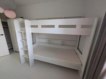 Mooi stapelbed wit in goede staat voor 2 kids incl 1 matras beschikbaar voor biedingen