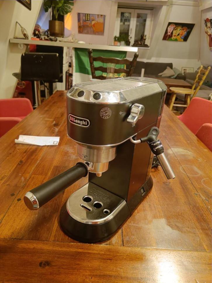 Espresso Machine De'Longhi Dedica EC685, Witgoed en Apparatuur, Koffiezetapparaten, Gebruikt, Gemalen koffie, Koffiepads en cups