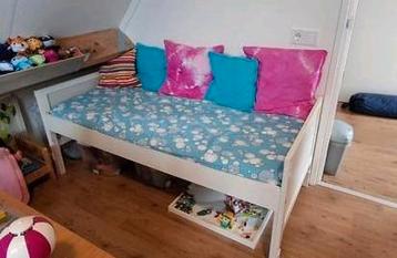 Peuterbed Hemmes Ikea 160x70 + Matras & Hoeslakens beschikbaar voor biedingen