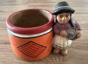 Vrouw met waterkruik, Peru aardewerk 