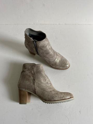 i368 Mooy maat 37 lage laarsjes boots schoenen beige/zilver beschikbaar voor biedingen