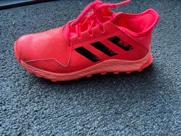 Adidas roze hockey/cricket schoenmaat 36 beschikbaar voor biedingen