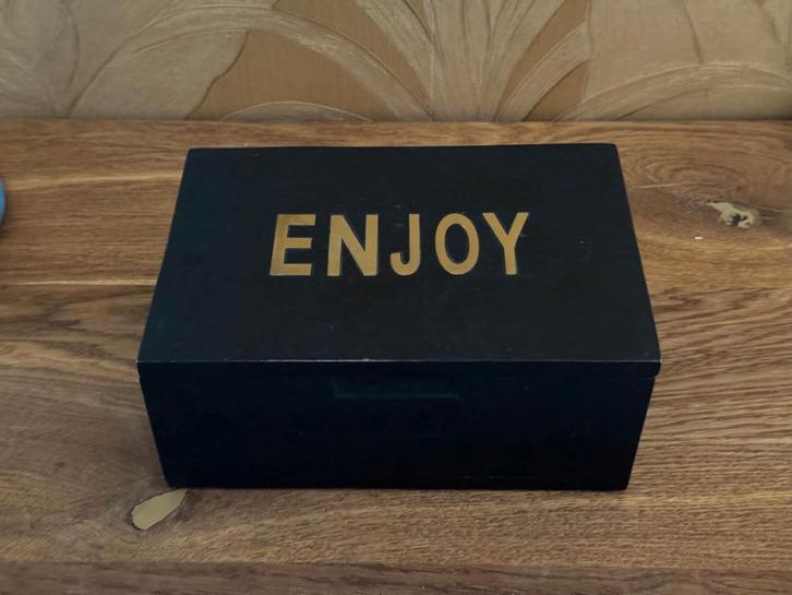 Theedoos | Riviera Maison, Huis en Inrichting, Keuken | Servies, Zo goed als nieuw, Overige typen, Overige stijlen, Ophalen of Verzenden