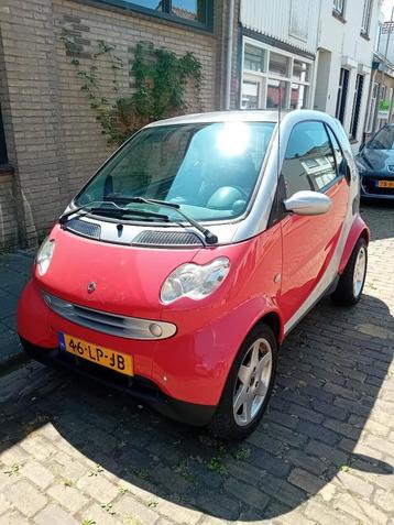 Smart 0.7 City Coupe 2003 rood met panorama dak beschikbaar voor biedingen