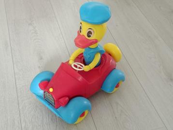 vintage Donald Duck in auto beschikbaar voor biedingen