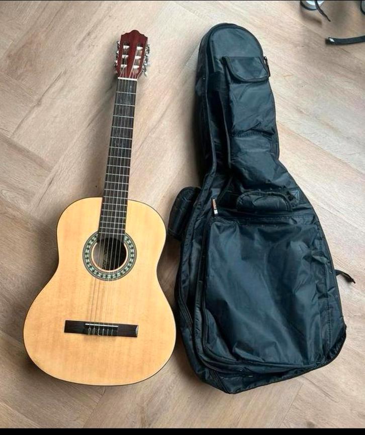 Zeer nette gitaar, Muziek en Instrumenten, Snaarinstrumenten | Gitaren | Akoestisch, Zo goed als nieuw, Klassieke of Spaanse gitaar