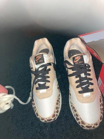 NIKE AIR MAX TIJGER 44/5 beschikbaar voor biedingen