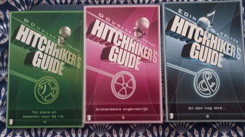 Douglas Adams (Edin Colfer) - Hitchhiker's guide deel 4,5,6, Boeken, Science fiction, Zo goed als nieuw, Verzenden
