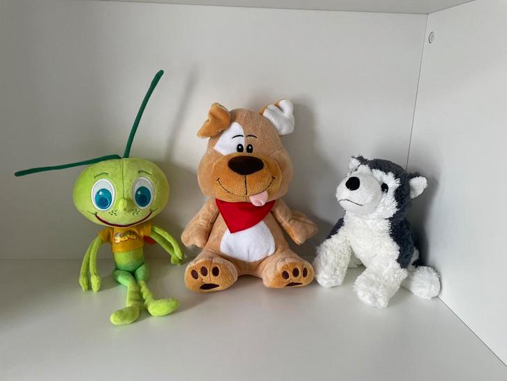 Leuke set knuffels 2 honden en Sara de Sprinkhaan, Kinderen en Baby's, Speelgoed | Knuffels en Pluche, Hond, Ophalen of Verzenden