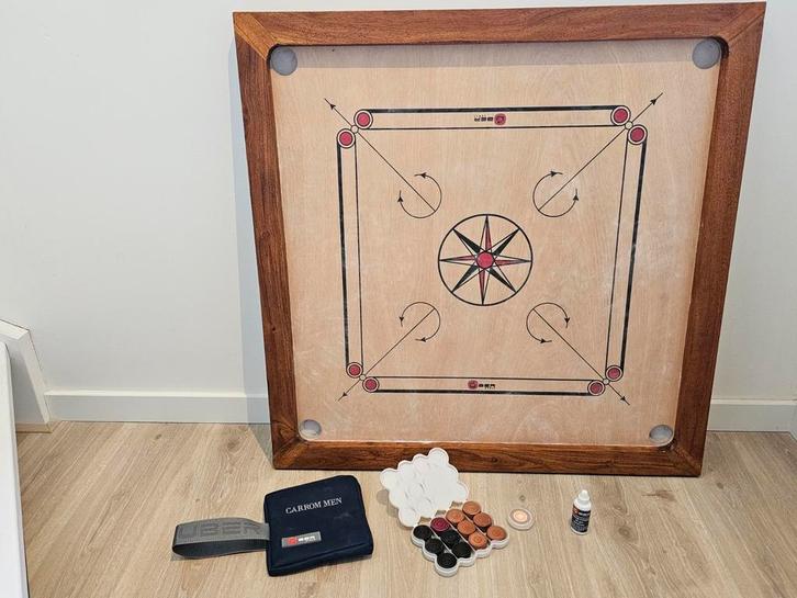 Nieuw carrom hardhout wedstrijd model 74x74 cm, Hobby en Vrije tijd, Gezelschapsspellen | Bordspellen, Zo goed als nieuw, Ophalen