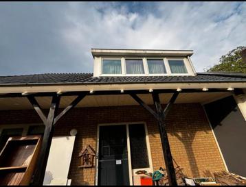 Kunststof kozijn met vier draaikiepramen uit 2016 beschikbaar voor biedingen