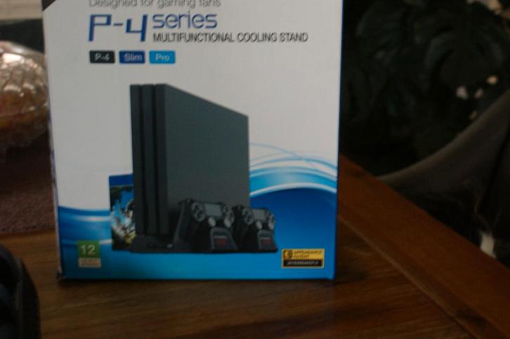Playstation 4 verticale standaard, Computers en Software, Computerkoelers, Zo goed als nieuw, Luchtkoeling, Ophalen of Verzenden