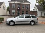 Skoda Octavia Combi 1.6 FSI Ambiente NIEUWE DISTRIBUTIE KETT, Voorwielaandrijving, 15 km/l, Gebruikt, Zwart