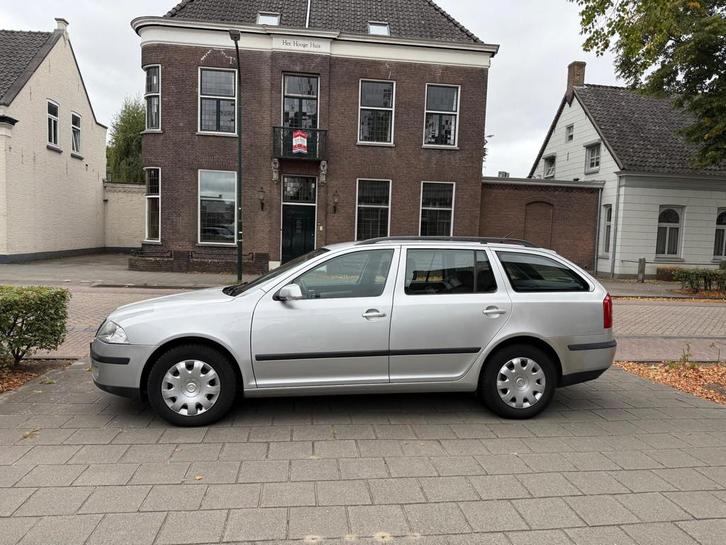 Skoda Octavia Combi 1.6 FSI Ambiente NIEUWE DISTRIBUTIE KETT, Auto's, Skoda, Bedrijf, Te koop, Octavia, ABS, Airbags, Airconditioning