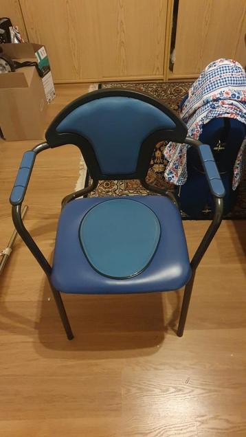 Toiletstoel / Postoel met nieuwe zitting beschikbaar voor biedingen