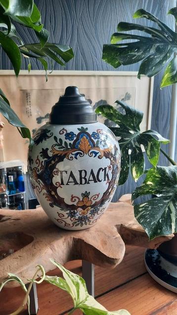 Oude tabakspot beschikbaar voor biedingen