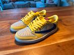 Nike x Travis Scott Jordan 1 Retro Low Canary 43, Ophalen of Verzenden, Nieuw