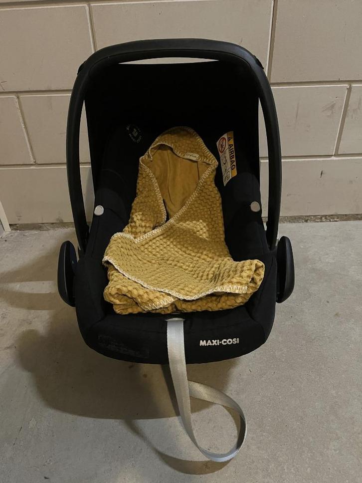 Maxi Cosi Rock autostoel + FamilyfixOne iSize base + items, Kinderen en Baby's, Autostoeltjes, Zo goed als nieuw, Maxi-Cosi, 0 t/m 13 kg