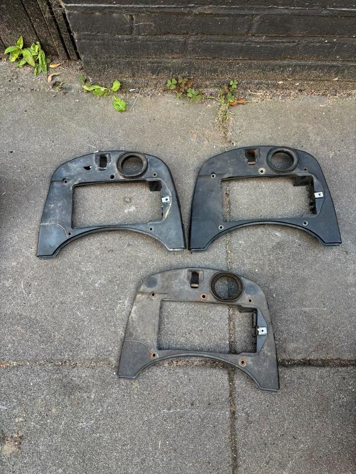 Vespa Slotplaat Zadel 2 en 4 Takt LX S LXV ET, Motoren, Tuning en Styling, Ophalen of Verzenden