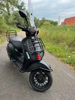 Vespa Sprint 2022 - E5 - Full Option - Mat Zwart, Fietsen en Brommers, Scooters | Vespa, Ophalen, Overige modellen, Zo goed als nieuw