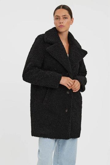 Drie jassen o.a Vero Moda maat 40/42 teddy/wollook en Crivit beschikbaar voor biedingen