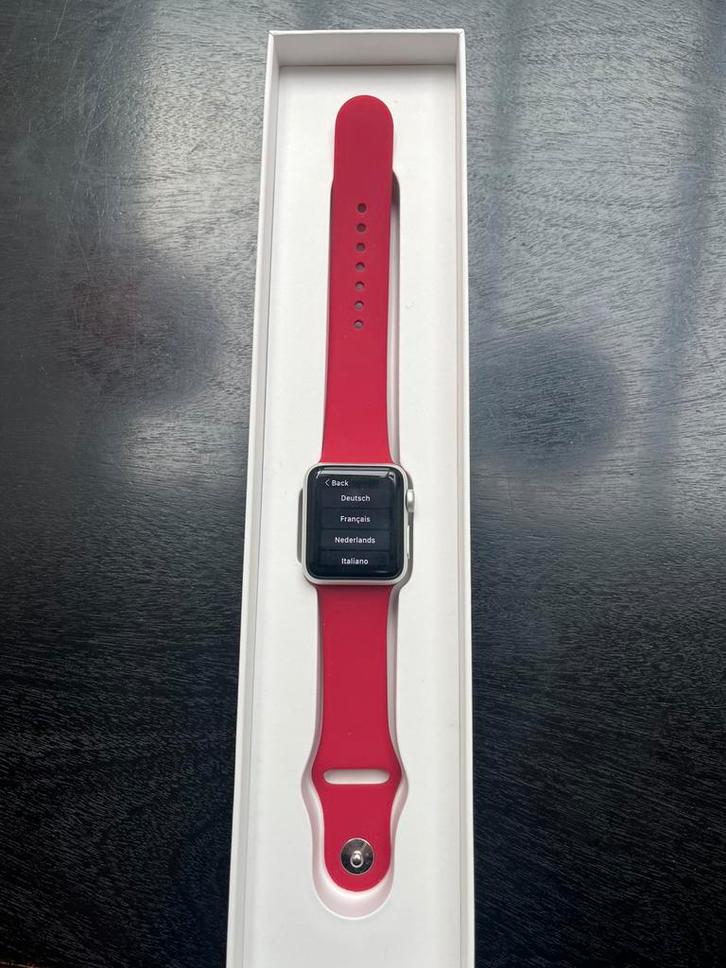 Apple watch serie 3 met 3 bandjes (ook voor series t/m 10), Sieraden, Tassen en Uiterlijk, Smartwatches, Gebruikt, iOS, Zilver