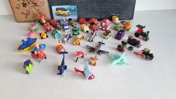 Verzameling 45 Kinder Ferrero Surprise Auto's Vliegtuig Boot beschikbaar voor biedingen
