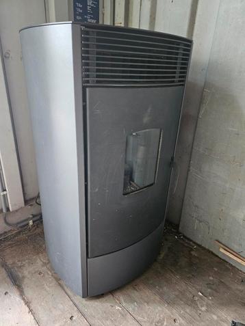 Mondena D12 palletkachel 12KW beschikbaar voor biedingen