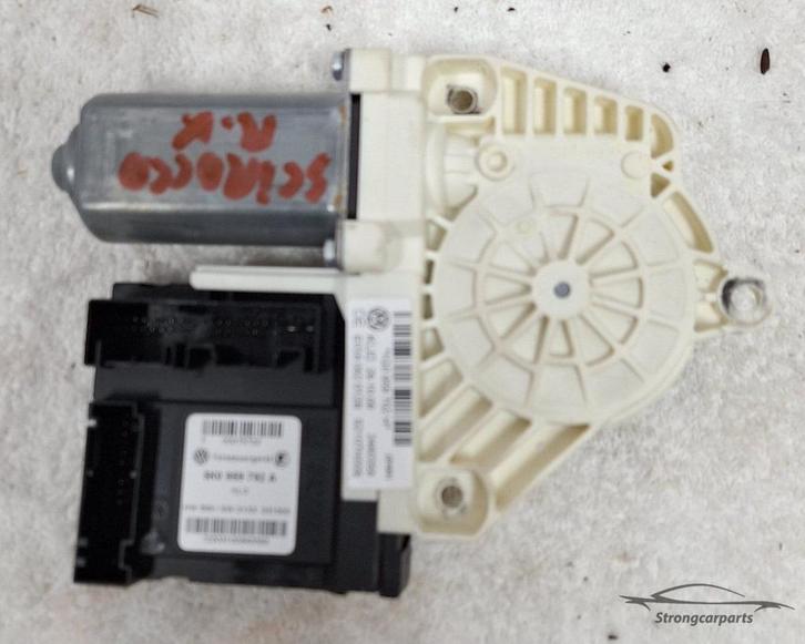 Volkswagen Scirocco raammotor rechts. 5K0959792A, Auto-onderdelen, Ruiten en Toebehoren, Volkswagen, Gebruikt, Ophalen of Verzenden