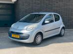 Citroën C1 1.0 5-DRS Sensodrive automaat nap ✅ nieuwe apk, Auto's, Citroën, Stof, Zwart, 4 stoelen, C1