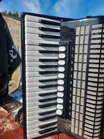 Acordion Walter Commadore 120 bass beschikbaar voor biedingen