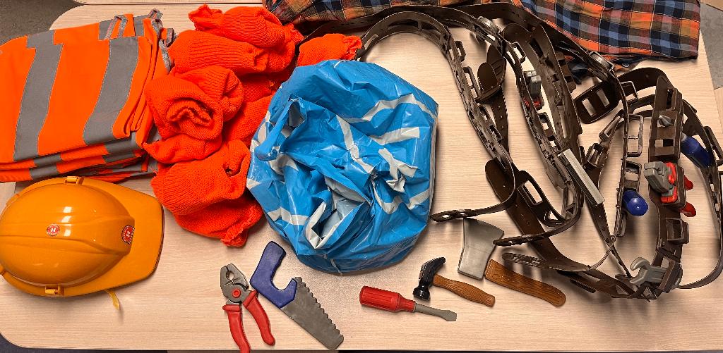 Carnaval loopgroep BOUWVAKKERS / TIMMERMANNEN, Ophalen, Gebruikt, Jongen