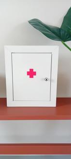Vintage medicijnkastje hangkastje, Huis en Inrichting, Kasten | Overige, Ophalen of Verzenden, Gebruikt