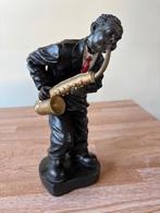 oud beeldje jazz saxofoonspeler in zwart kostuum /21 cm hoog, Ophalen of Verzenden, Zo goed als nieuw, Mens