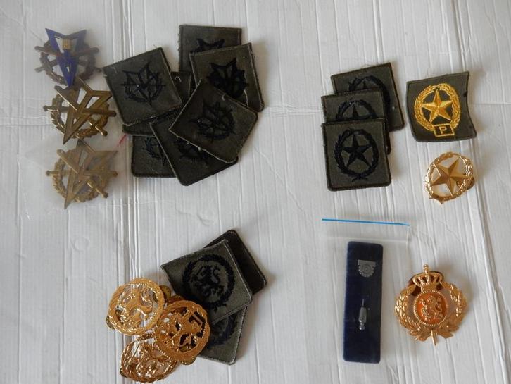 Mlv pistool en algemeen vaardigheidsembleem, Verzamelen, Militaria | Algemeen, Landmacht, Embleem of Badge, Nederland, Ophalen of Verzenden