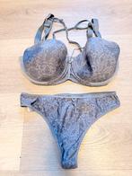 Marlies Dekkers setje - BH 85E - String L, Marlies Dekkers, Ophalen of Verzenden, Grijs, Setje