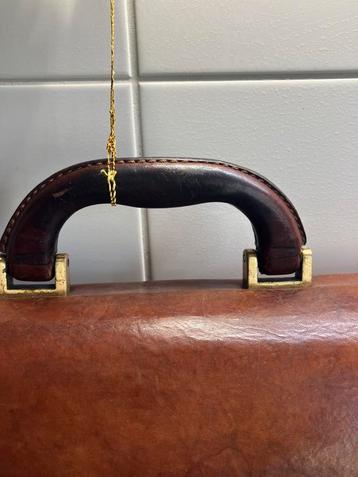 The Bridge aktetas beschikbaar voor biedingen