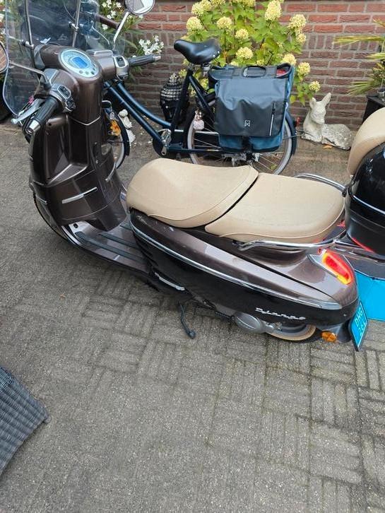 Peugeot Django met pas 3400 kilometers en veel opties, Fietsen en Brommers, Snorfietsen en Snorscooters, Zo goed als nieuw, Peugeot