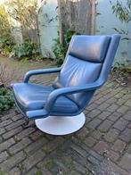 2x Artifort F140 Geoffrey Harcourt fauteuils blauwgrijs leer, Ophalen, Metaal, 75 tot 100 cm, 50 tot 75 cm