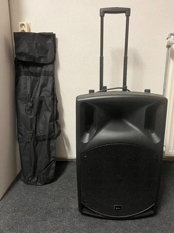 partybox 800 w op accu en stroom beschikbaar voor biedingen