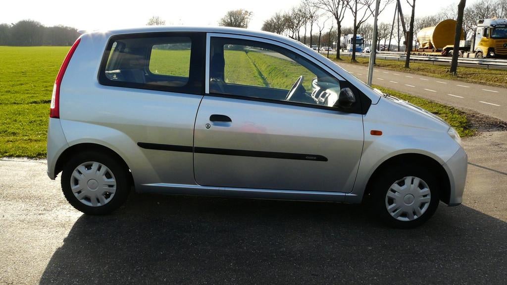 Daihatsu Cuore 1.0-12V 100th Anniversary,Airco,Stuurbekracht, Auto's, Daihatsu, 18 €/maand, 4 stoelen, Origineel Nederlands, Handgeschakeld