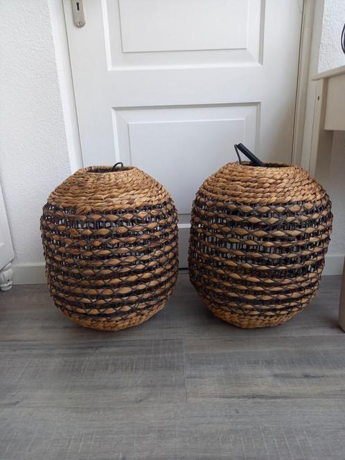 2 Identieke Rotan Hanglampen, samen 70,00 euro, per stuk, Huis en Inrichting, Lampen | Hanglampen, Zo goed als nieuw, Minder dan 50 cm