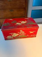 Vintage rood blik met kraanvogels, Verzamelen, Blikken, Ophalen of Verzenden, Gebruikt, Overige