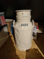 Oude melkbus met nummer 5424, Ophalen