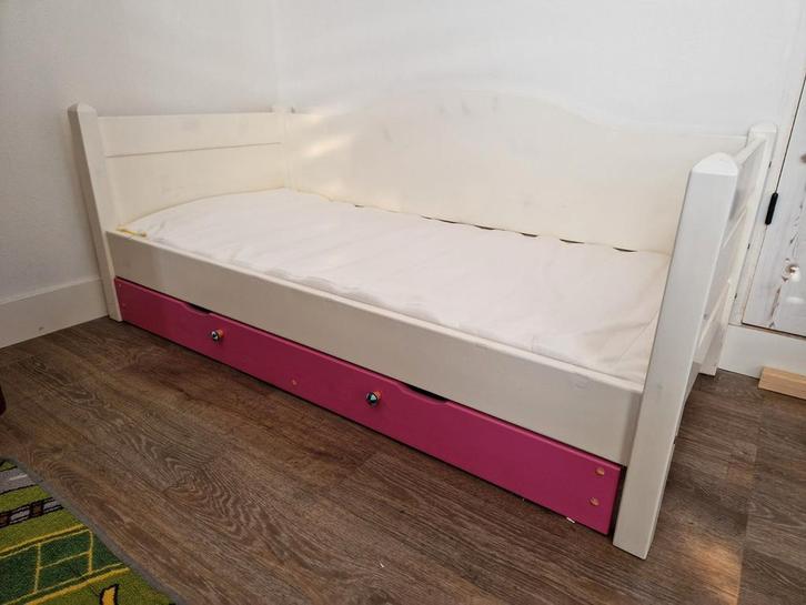 Kinderbedje, Kinderen en Baby's, Kinderkamer | Bedden, Zo goed als nieuw, Minder dan 140 cm, Minder dan 70 cm, Matras, Ophalen