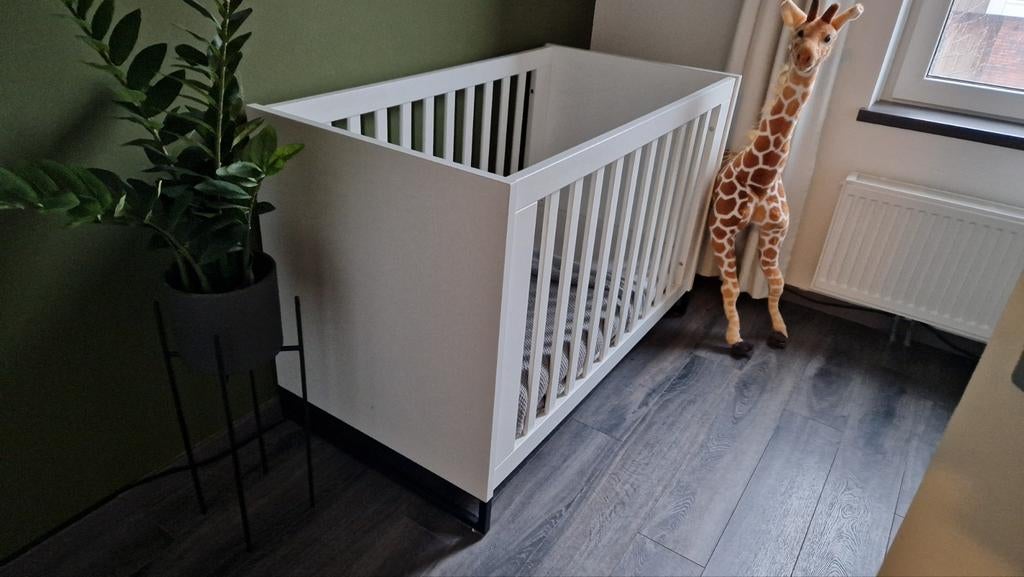 TWF Torino | Ledikant en Commode, Ophalen, Zo goed als nieuw, Jongetje of Meisje